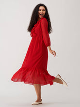 Robe en mousseline de soie rouge vin à col en V et à pois suisses